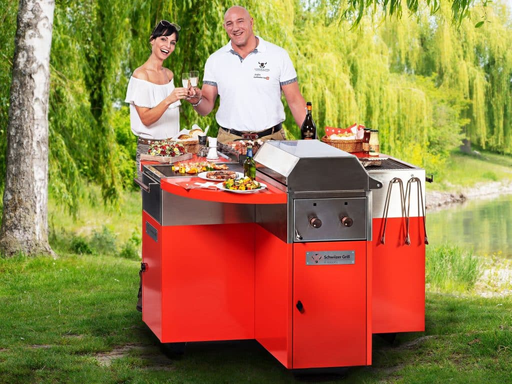 anita-buri-und-stefan-burkhalter-prosit-auf-den-schwiizer-grill-4-seasons